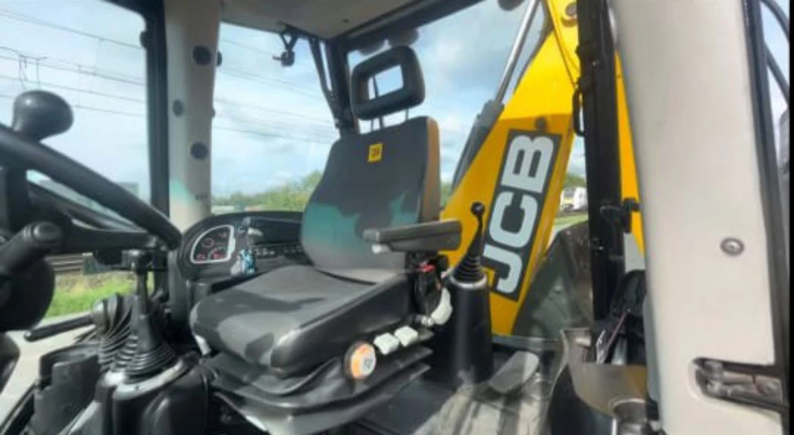 Багер JCB 4CX P21 ECO - изображение 3
