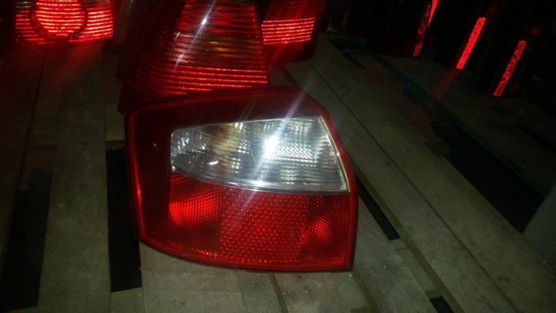 Светлини за Audi A4, снимка 1 - Части - 20676799