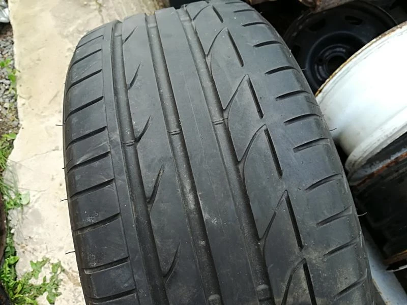 Гуми Летни 225/40R18, снимка 2 - Гуми и джанти - 21553606