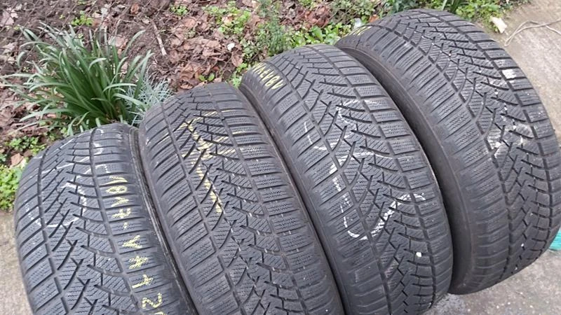 Гуми Зимни 215/55R17, снимка 2 - Гуми и джанти - 27421462