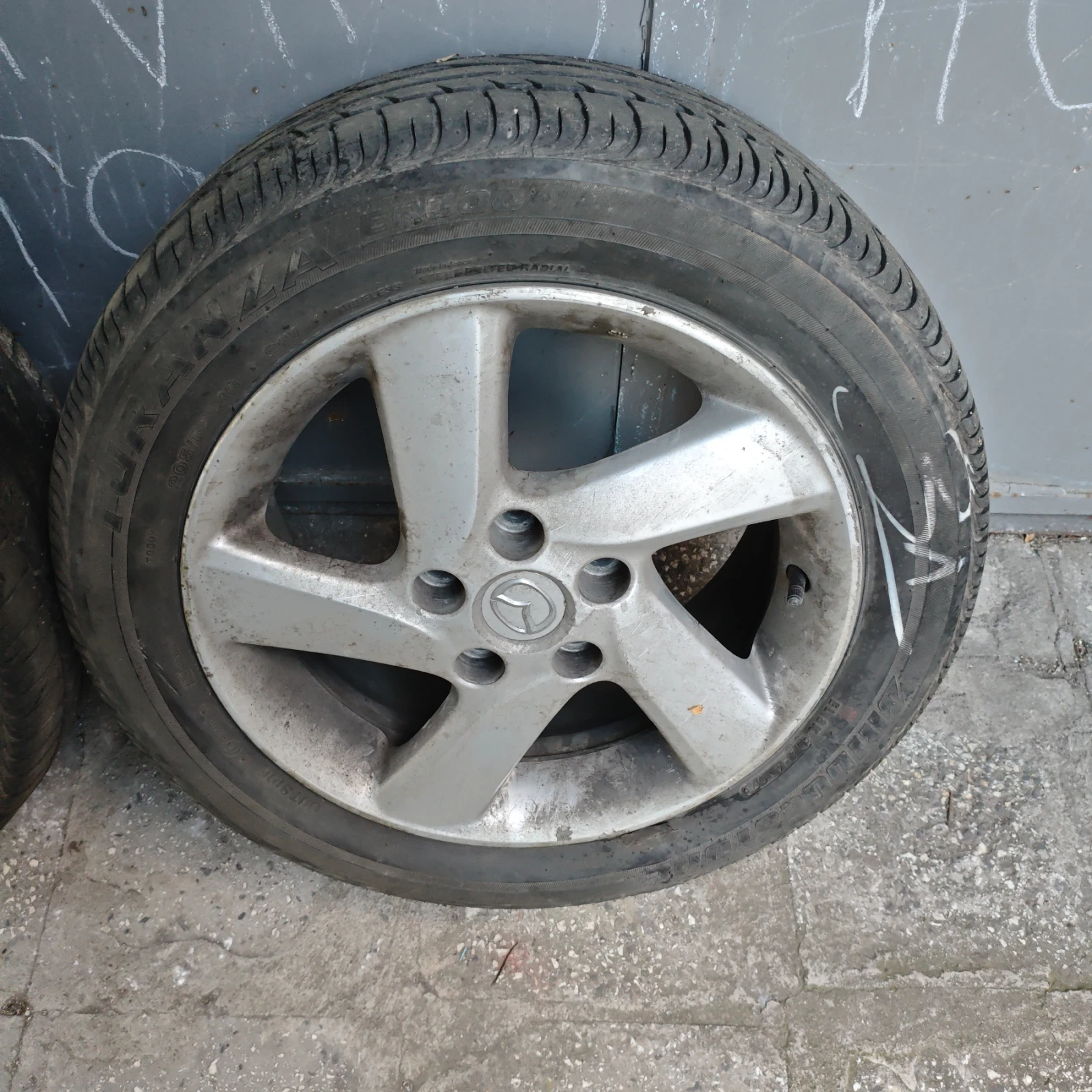 Гуми с джанти Bridgestone 205/55R16, снимка 2 - Гуми и джанти - 54444167