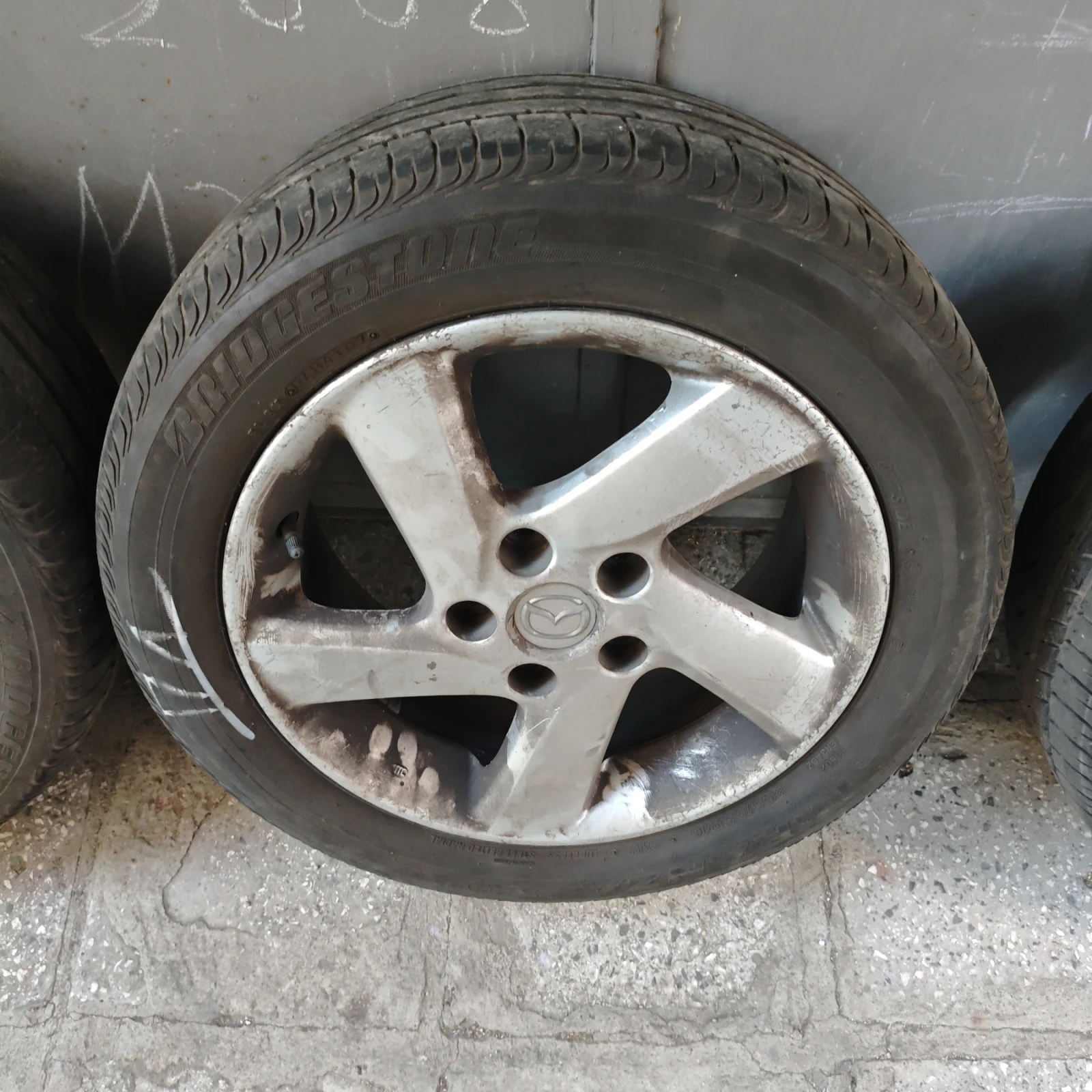 Гуми с джанти Bridgestone 205/55R16, снимка 4 - Гуми и джанти - 54444167