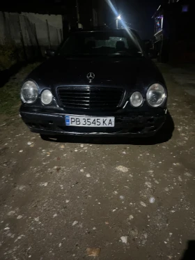 Mercedes-Benz E 220, снимка 1