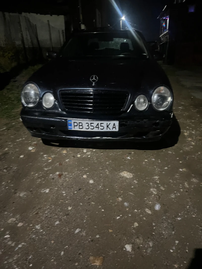 Mercedes-Benz E 220, снимка 1 - Автомобили и джипове - 48299931