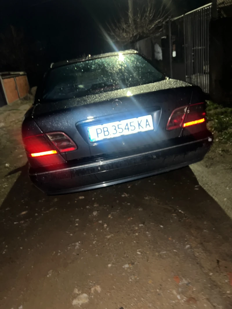 Mercedes-Benz E 220, снимка 3 - Автомобили и джипове - 48299931