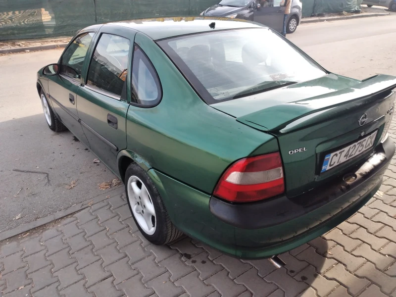 Opel Vectra 1.8 Газ/Бензин, снимка 8 - Автомобили и джипове - 48414444