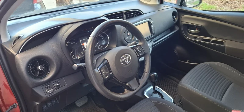 Toyota Yaris, снимка 15 - Автомобили и джипове - 48501270