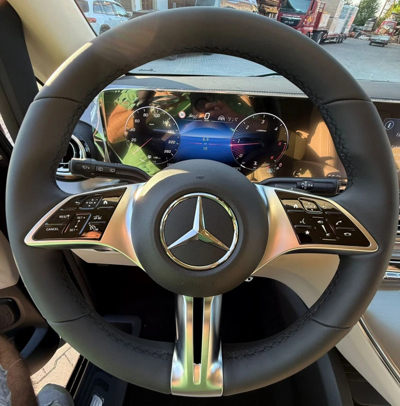 Mercedes-Benz V 300 d* Extralang* 4Matic* Airmatic* VIPSeats* Exclusiv, снимка 8 - Автомобили и джипове - 51117960