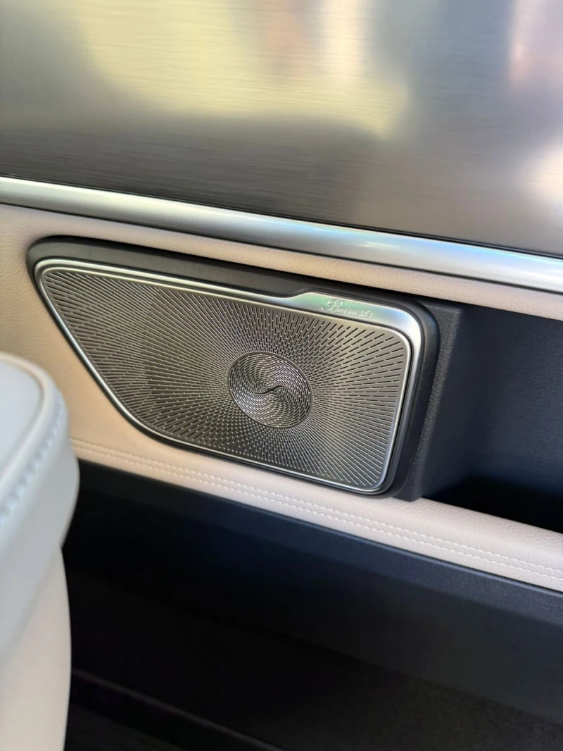 Mercedes-Benz V 300 d* Extralang* 4Matic* Airmatic* VIPSeats* Exclusiv, снимка 10 - Автомобили и джипове - 51117960