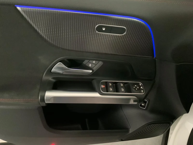 Mercedes-Benz EQB 250/AMG/190HP/CAM/CARPLAY/BSA/L.ASS/VCONTROL/922f, снимка 13 - Автомобили и джипове - 52399992
