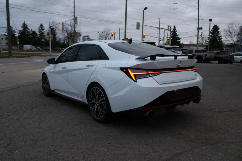 Hyundai Elantra FWD N * CARFAX * АвтоКредит * (ЦЕНА ДО БГ), снимка 4 - Автомобили и джипове - 53206452