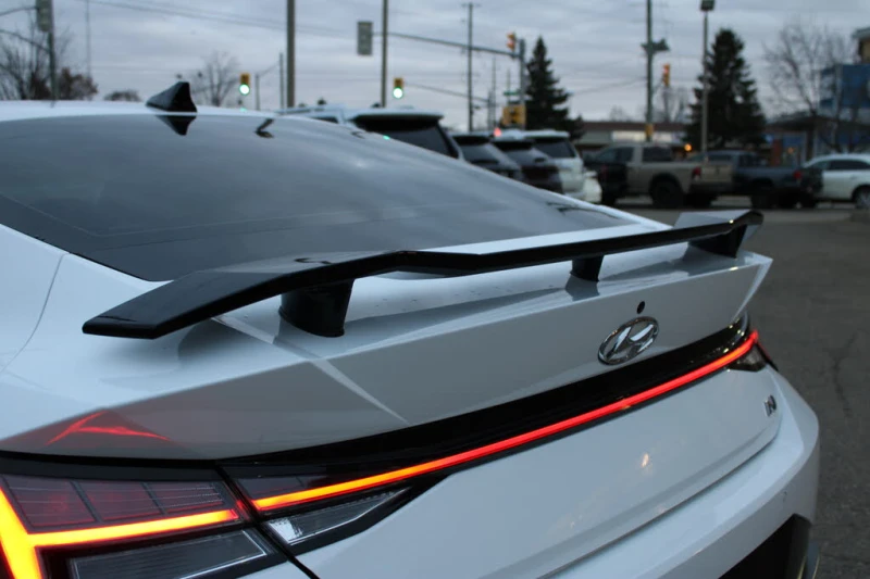 Hyundai Elantra FWD N * CARFAX * АвтоКредит * (ЦЕНА ДО БГ), снимка 5 - Автомобили и джипове - 53206452