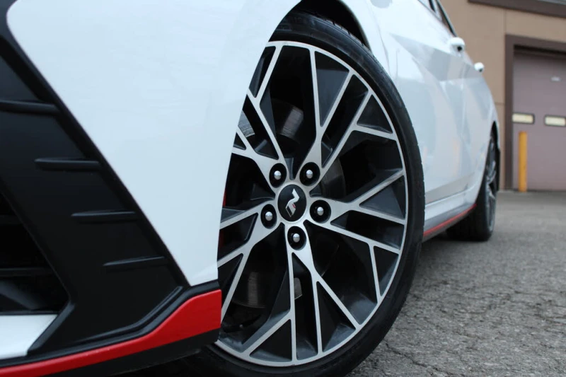 Hyundai Elantra FWD N * CARFAX * АвтоКредит * (ЦЕНА ДО БГ), снимка 2 - Автомобили и джипове - 53206452