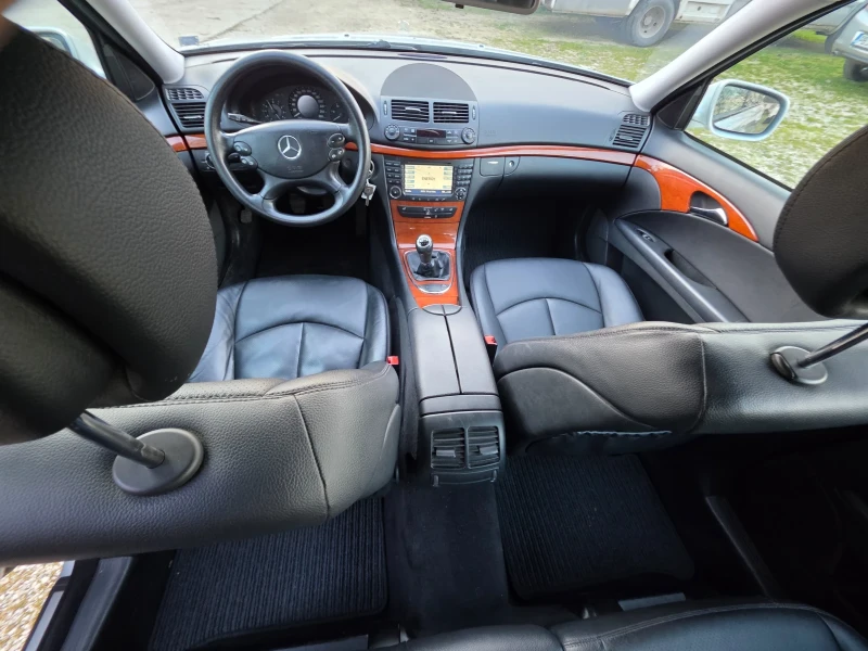 Mercedes-Benz E 220, снимка 9 - Автомобили и джипове - 53406907