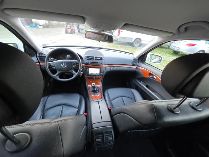 Mercedes-Benz E 220, снимка 10 - Автомобили и джипове - 53406907