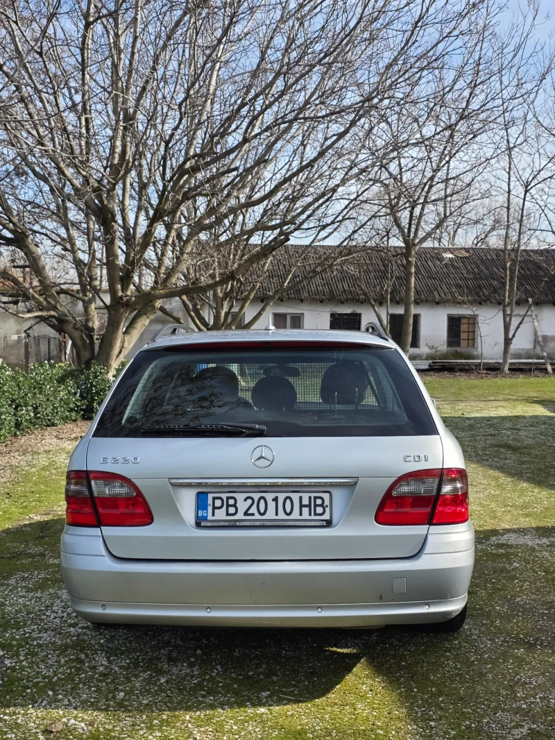 Mercedes-Benz E 220, снимка 4 - Автомобили и джипове - 53406907
