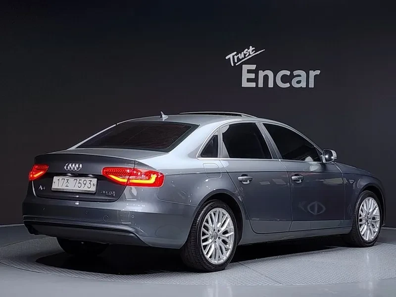 Audi A4 2.0 TDI Quattro Comfort Edition B8, снимка 2 - Автомобили и джипове - 53267625