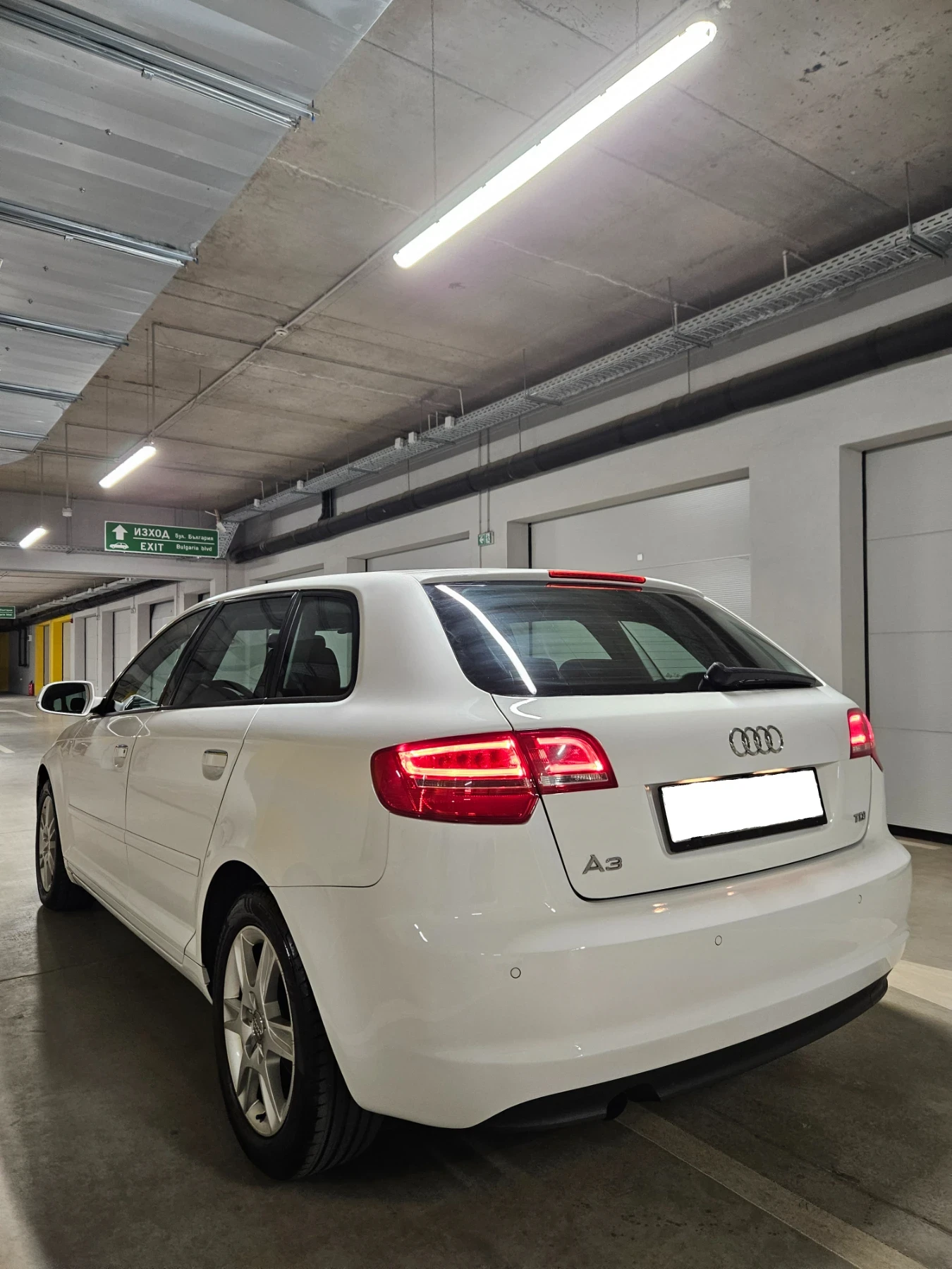 Audi A3 1.6 TDI 105 к.с. Закупена от Порше София Запад - изображение 5