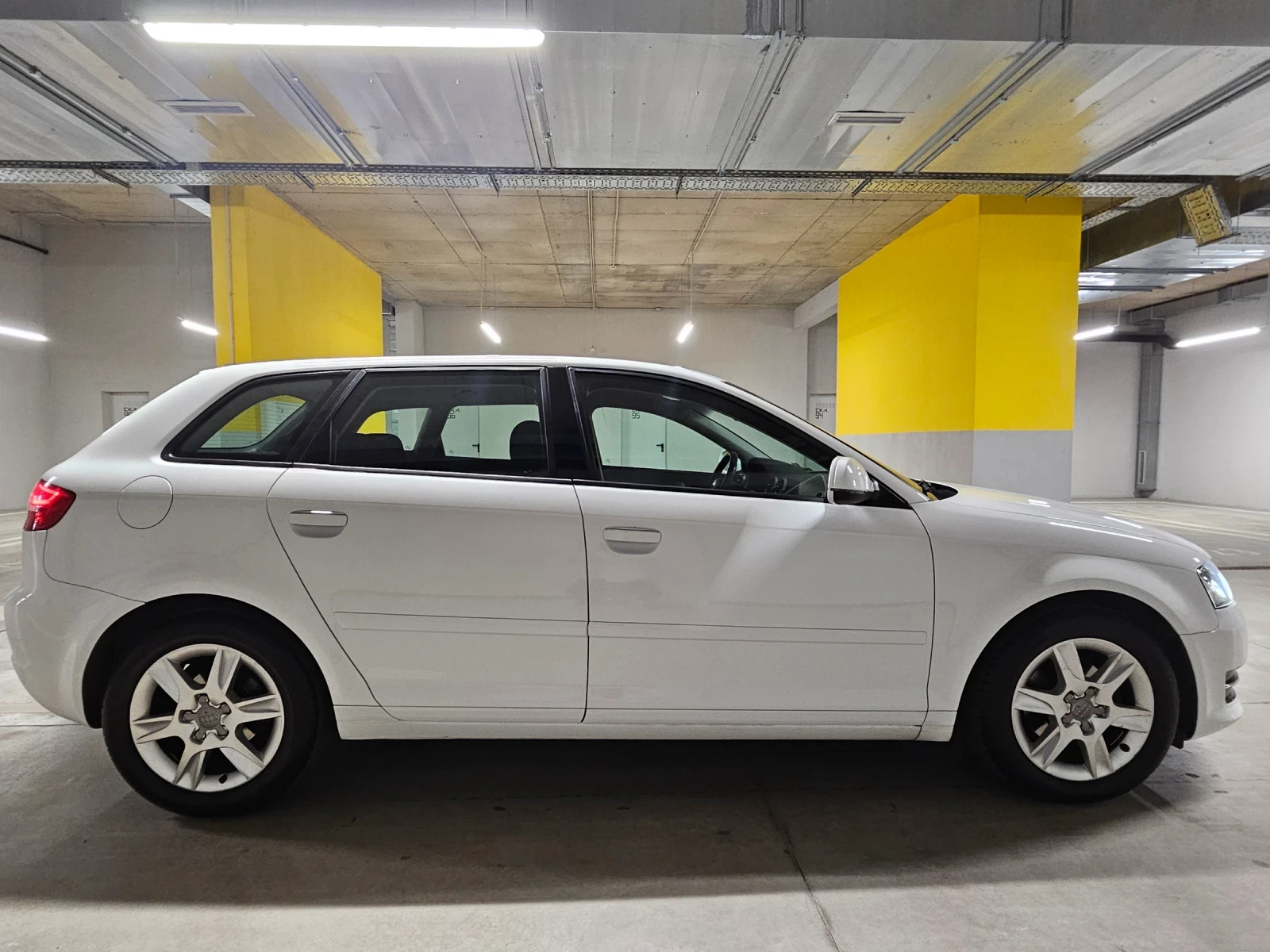 Audi A3 1.6 TDI 105 к.с. Закупена от Порше София Запад - изображение 8
