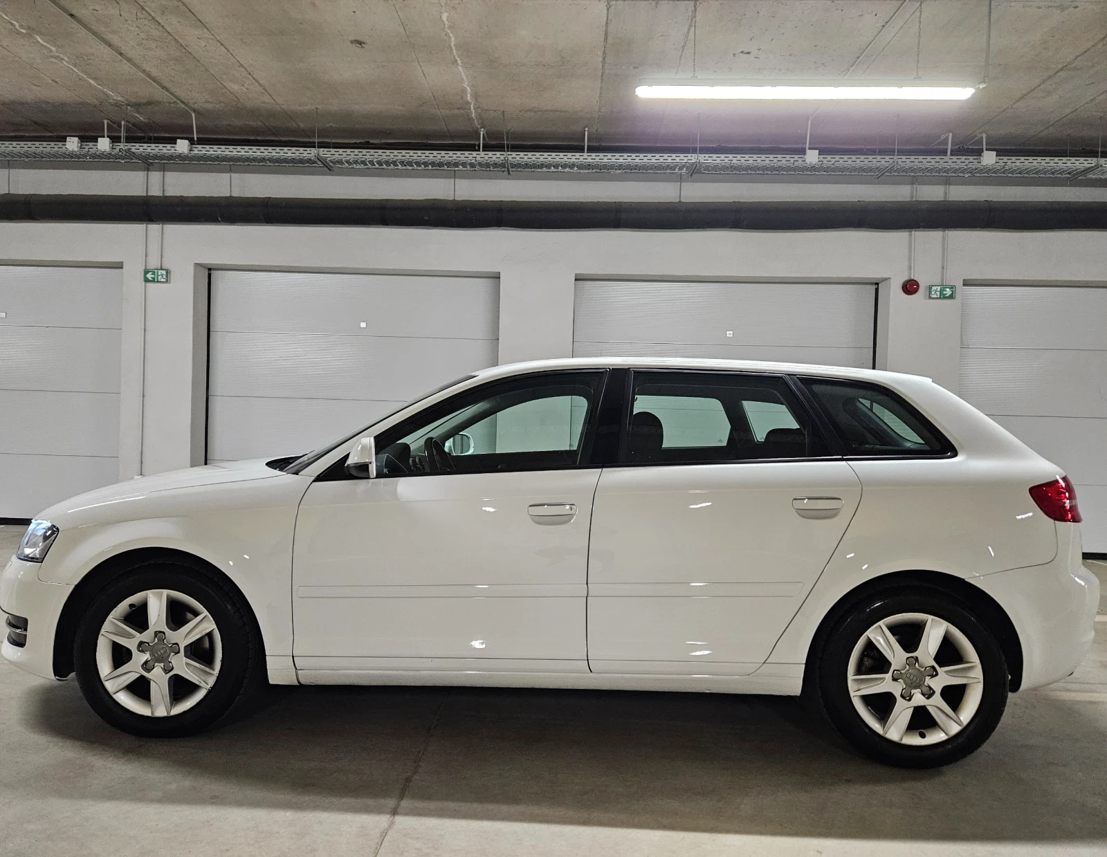 Audi A3 1.6 TDI 105 к.с. Закупена от Порше София Запад - изображение 4