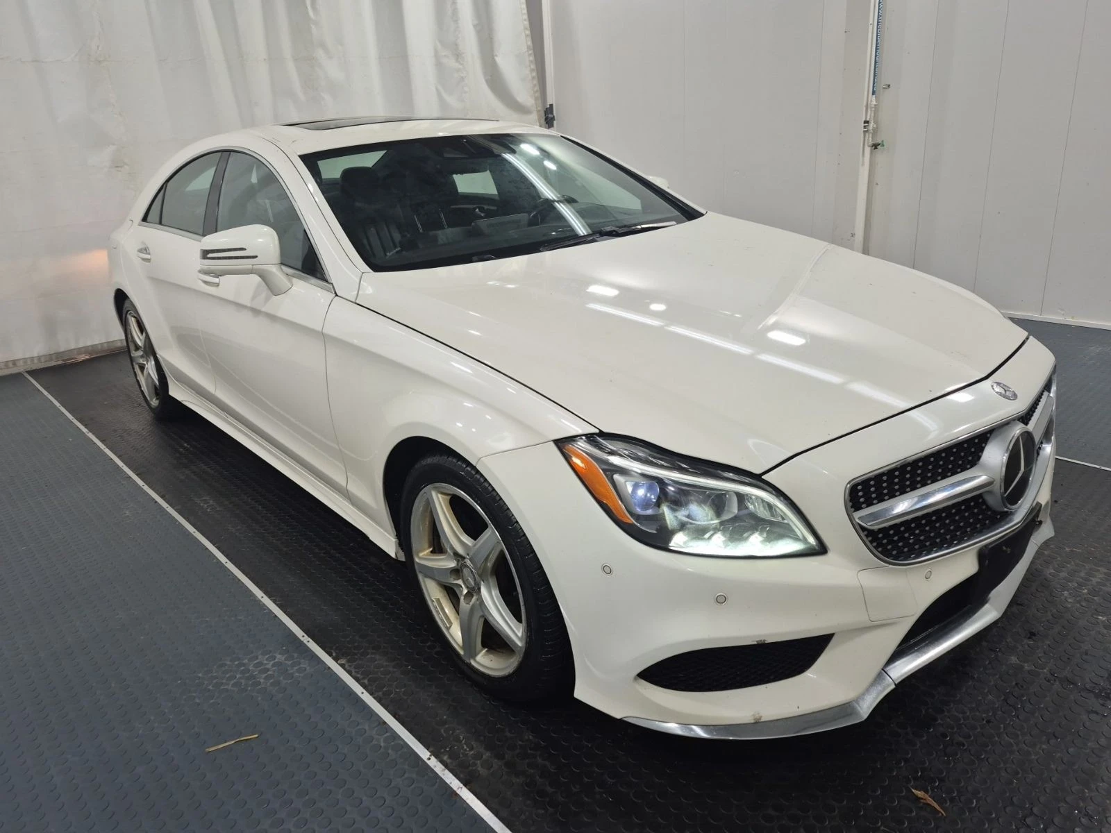 Mercedes-Benz CLS 400  С РЕГИСТРАЦИЯ & АВТО КРЕДИТ , снимка 2 - Автомобили и джипове - 53951615