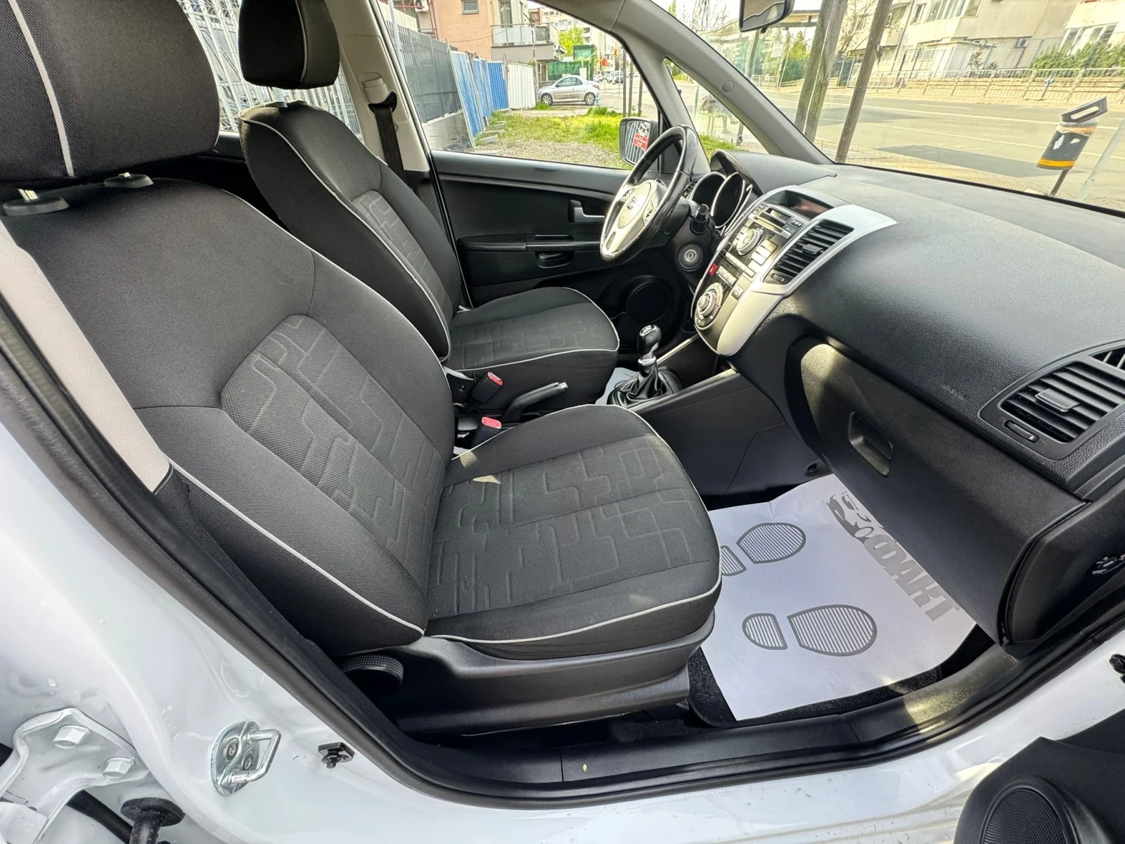 Kia Venga 1.4i/ГАЗ/EURO.5B, снимка 12 - Автомобили и джипове - 54363146