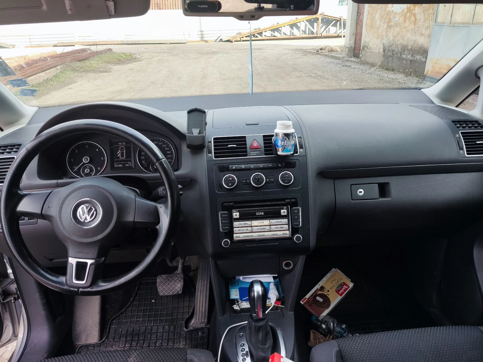 VW Touran, снимка 14 - Автомобили и джипове - 54496913