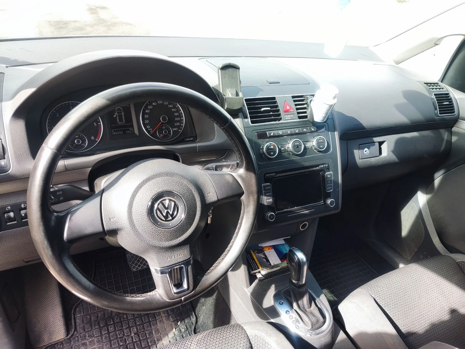 VW Touran, снимка 10 - Автомобили и джипове - 54496913