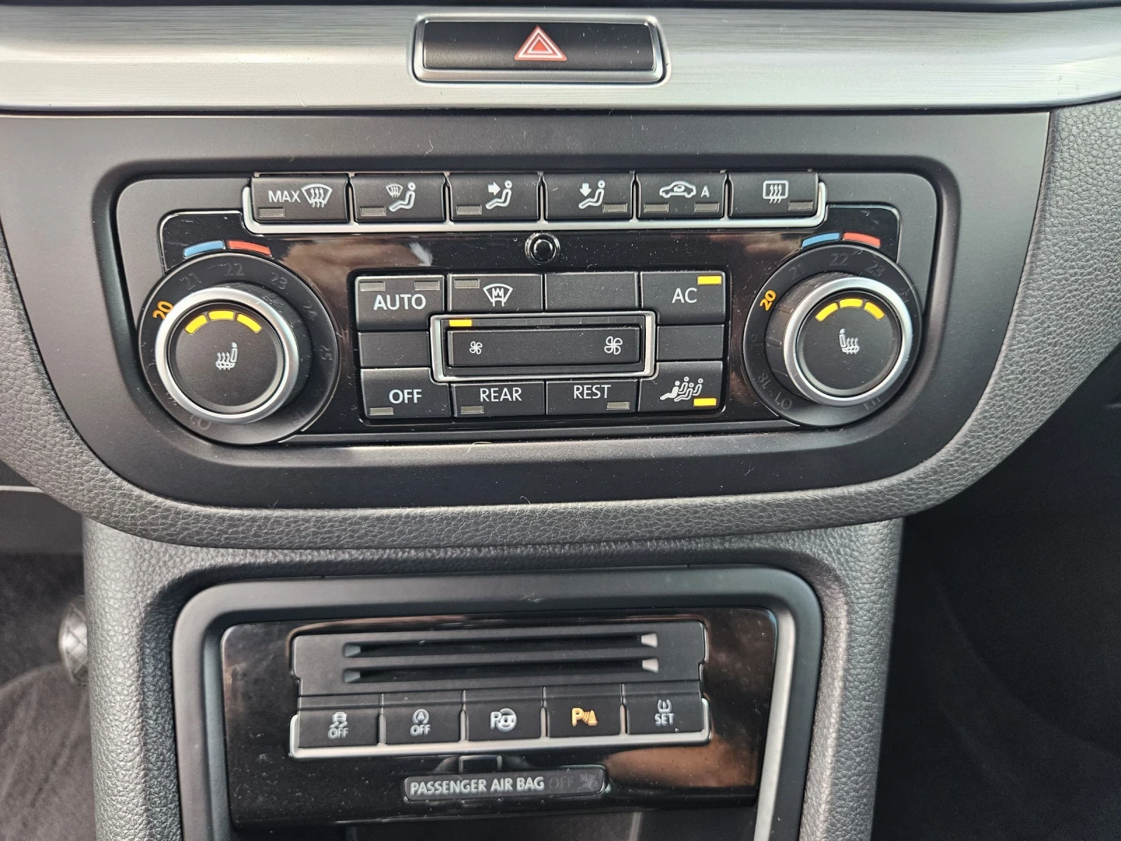 VW Sharan 2.0 TDI DSG 7местен , снимка 10 - Автомобили и джипове - 55191915
