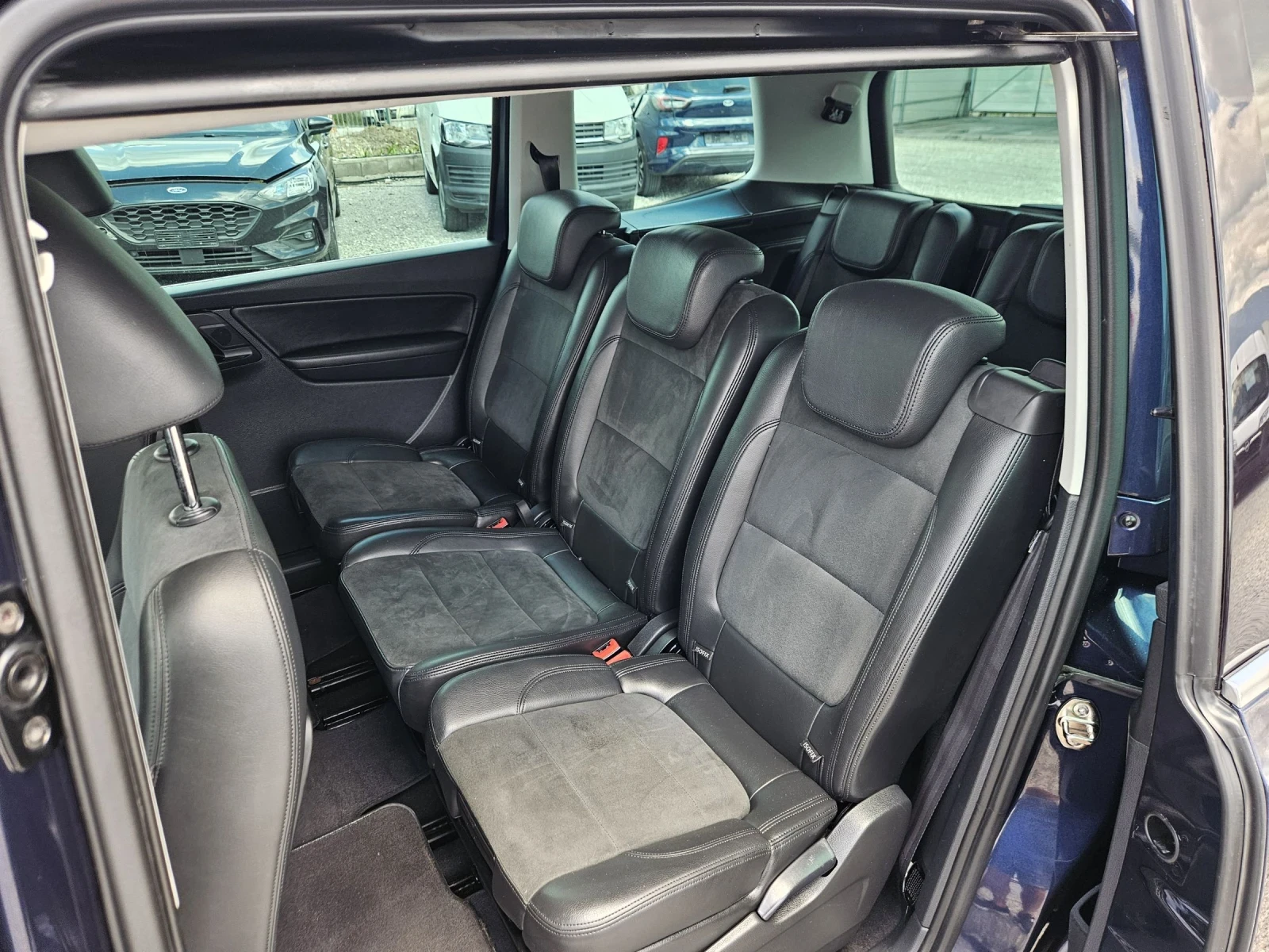 VW Sharan 2.0 TDI DSG 7местен , снимка 8 - Автомобили и джипове - 55191915