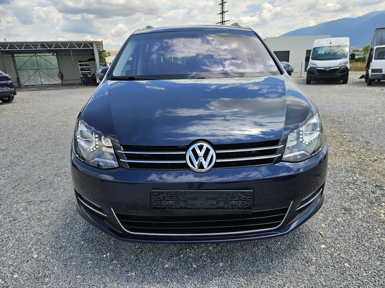 VW Sharan 2.0 TDI DSG 7местен , снимка 2 - Автомобили и джипове - 55191915