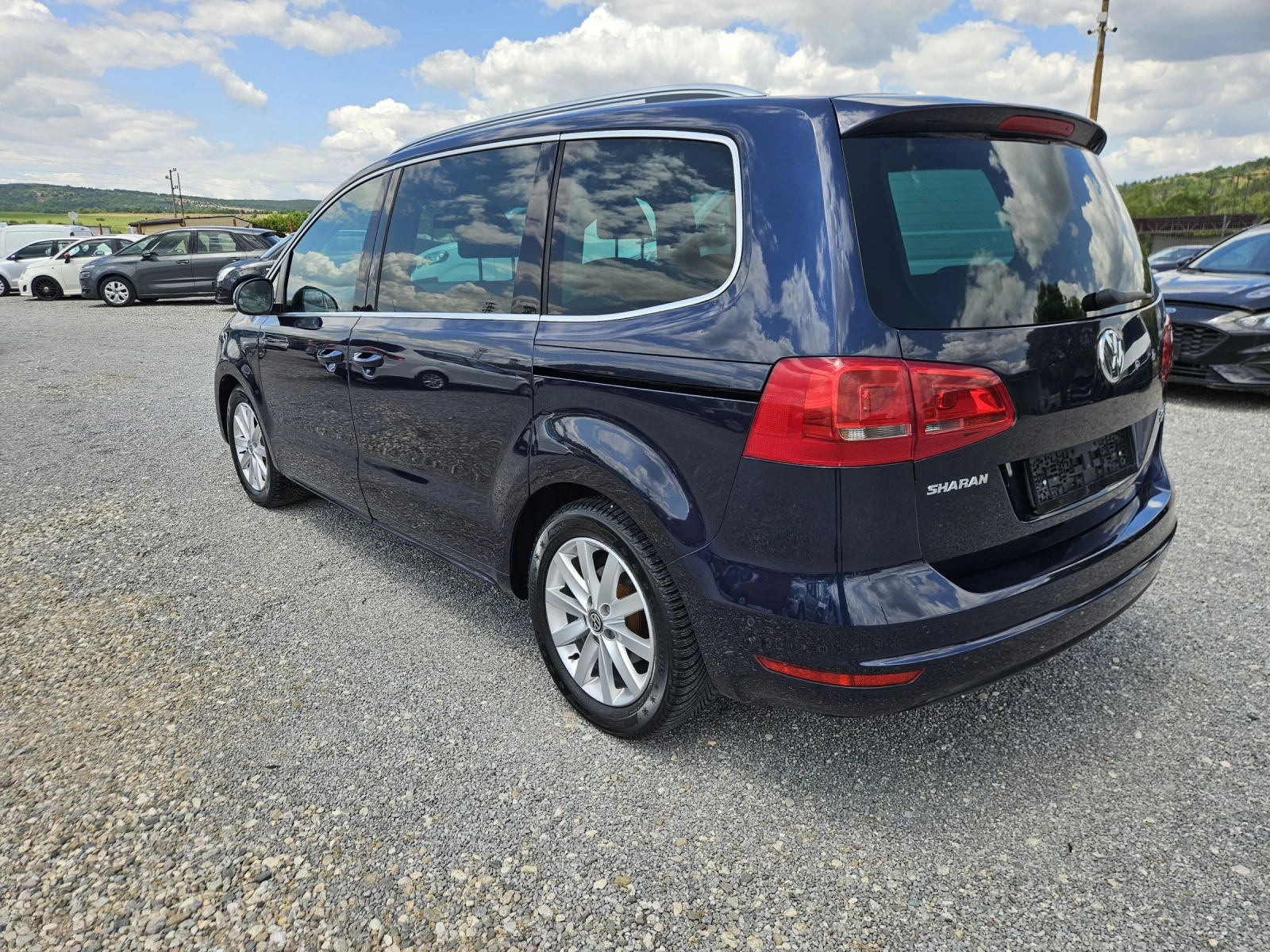 VW Sharan 2.0 TDI DSG 7местен , снимка 5 - Автомобили и джипове - 55191915
