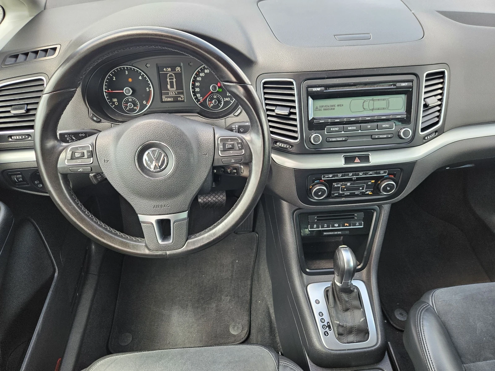 VW Sharan 2.0 TDI DSG 7местен , снимка 9 - Автомобили и джипове - 55191915