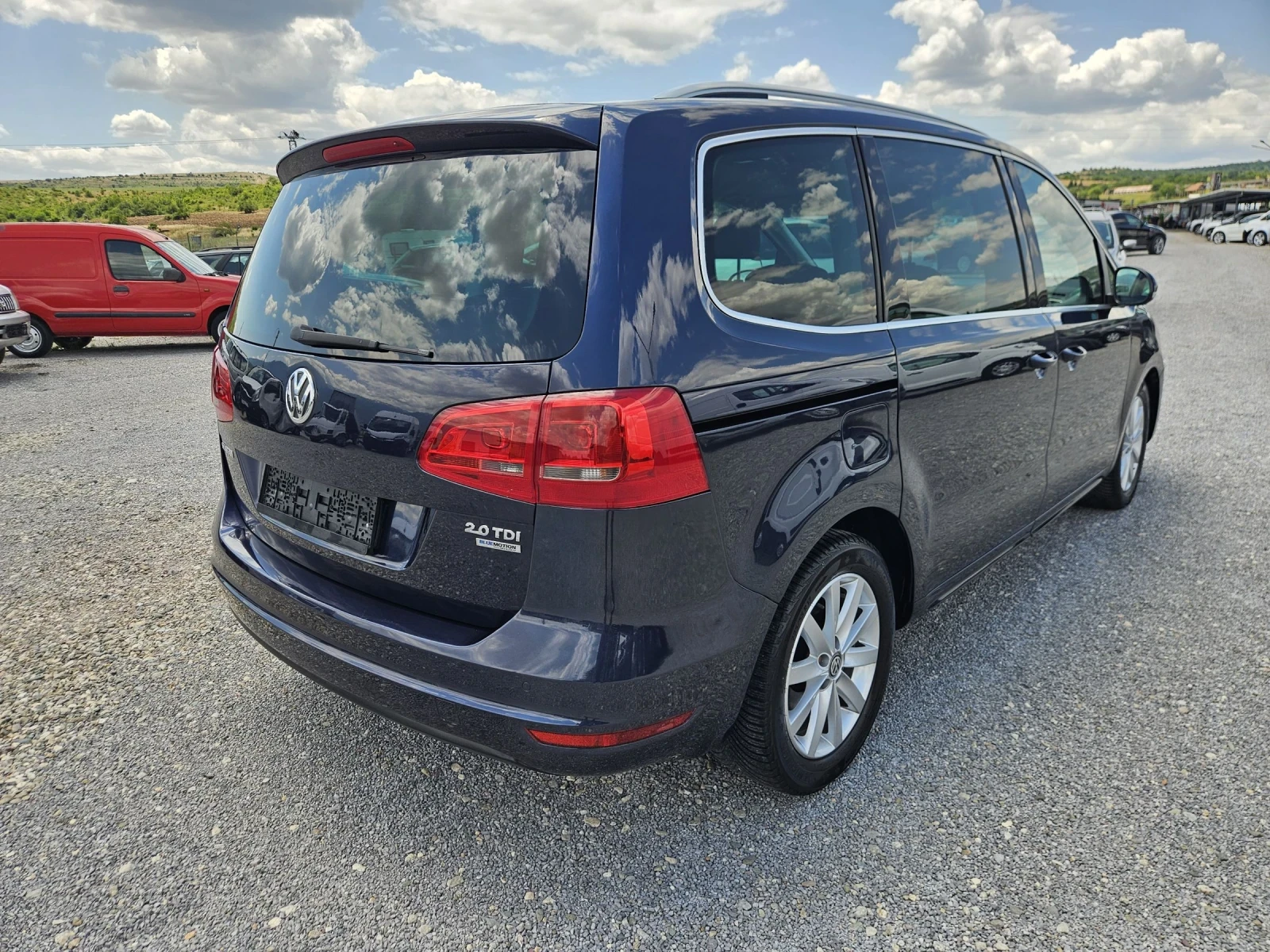 VW Sharan 2.0 TDI DSG 7местен , снимка 4 - Автомобили и джипове - 55191915