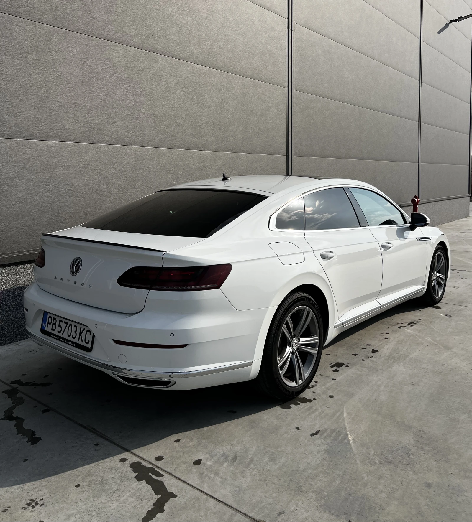 VW Arteon R-Line , снимка 3 - Автомобили и джипове - 56637819