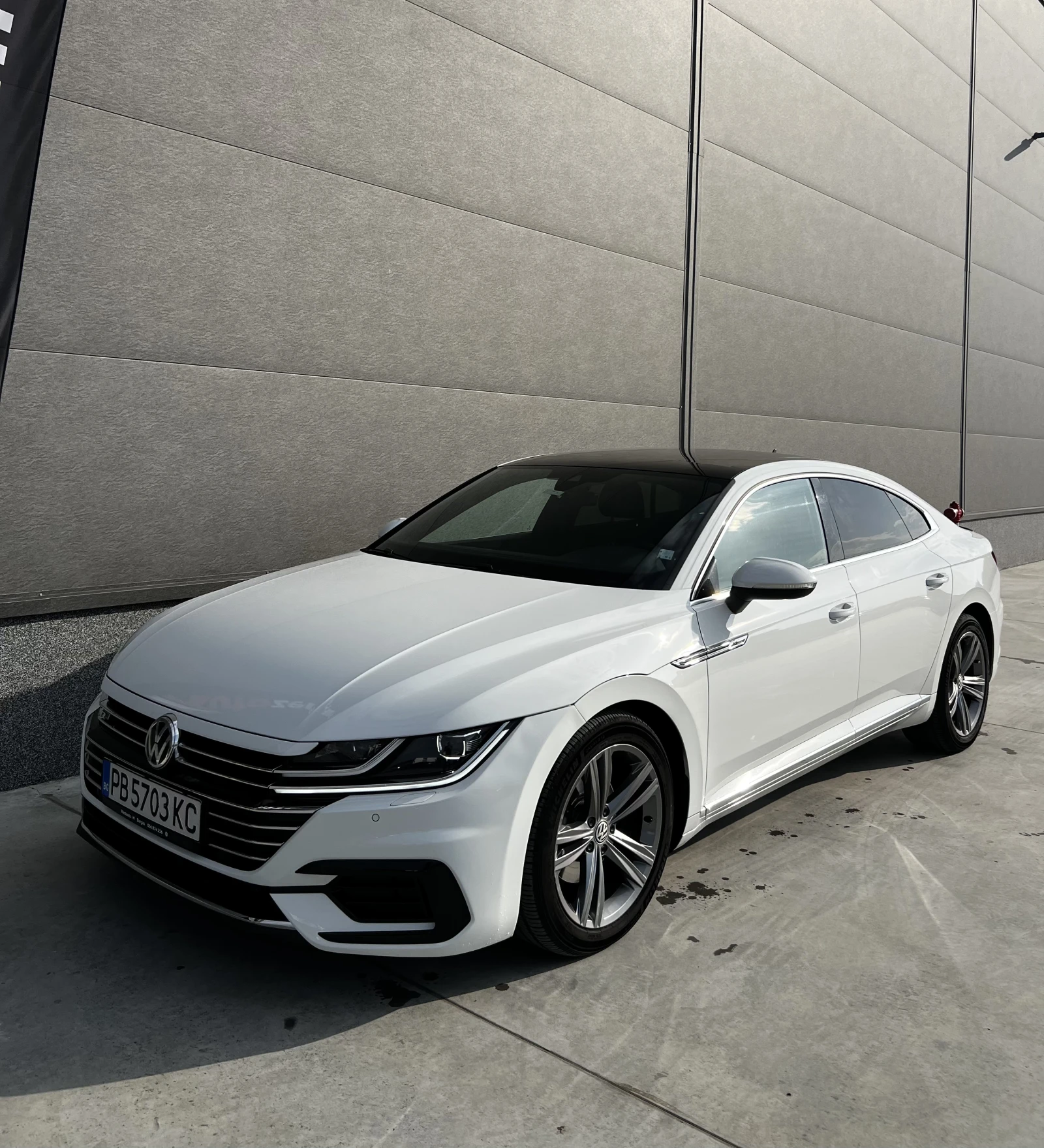 VW Arteon R-Line , снимка 2 - Автомобили и джипове - 56637819