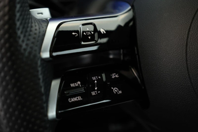 Mercedes-Benz GLC 300 D* 4M* AMG* KEYLESS* DISTR* CARPLAY* , снимка 9 - Автомобили и джипове - 51285805