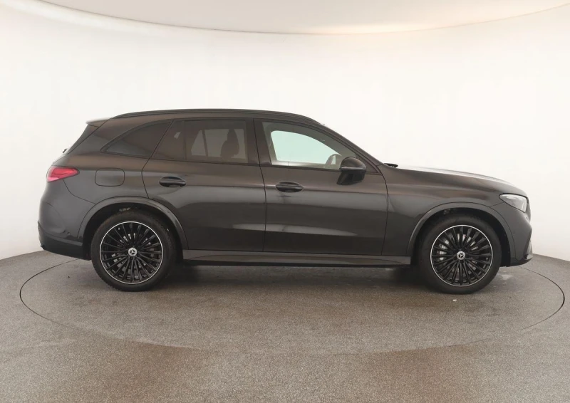 Mercedes-Benz GLC 300 D* 4M* AMG* KEYLESS* DISTR* CARPLAY* , снимка 3 - Автомобили и джипове - 51285805