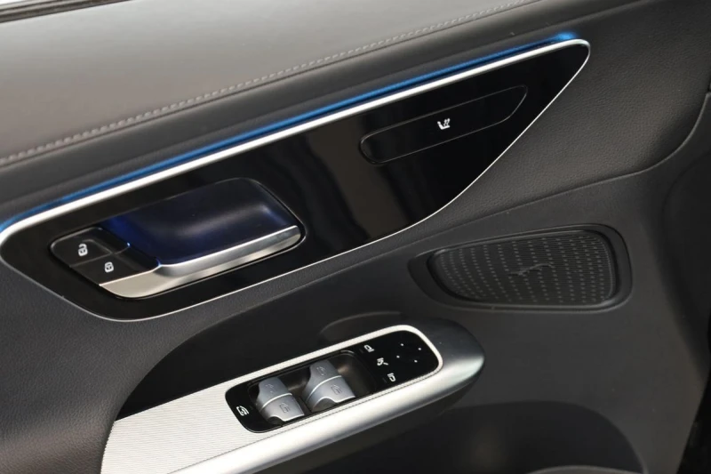 Mercedes-Benz GLC 300 D* 4M* AMG* KEYLESS* DISTR* CARPLAY* , снимка 6 - Автомобили и джипове - 51285805