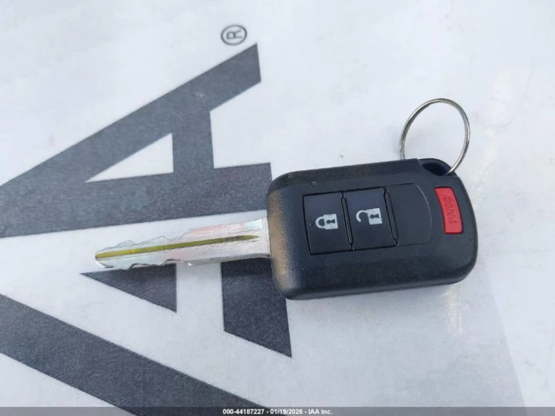 Mitsubishi Outlander 2.0L I-4 DOHC, VVT, 148HP Front Wheel Drive, снимка 3 - Автомобили и джипове - 53343575