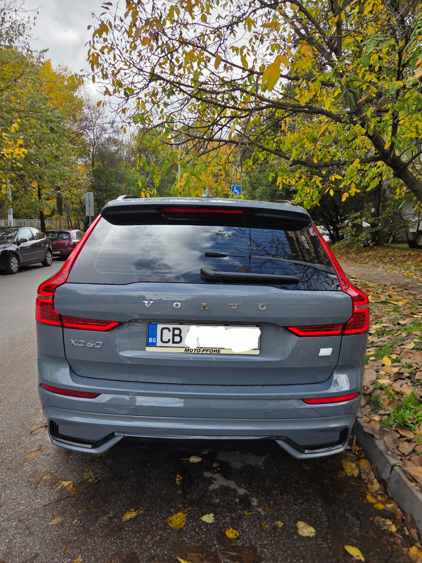 Volvo XC60 Recharge T6 R-Design - изображение 4