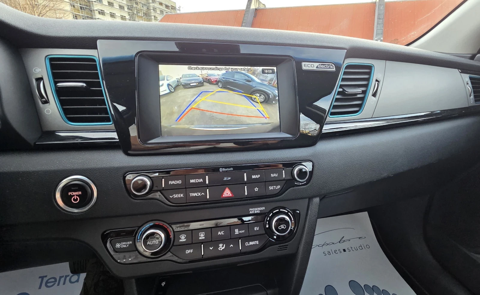 Kia Niro 64KWh/SOH100%, снимка 15 - Автомобили и джипове - 54115132