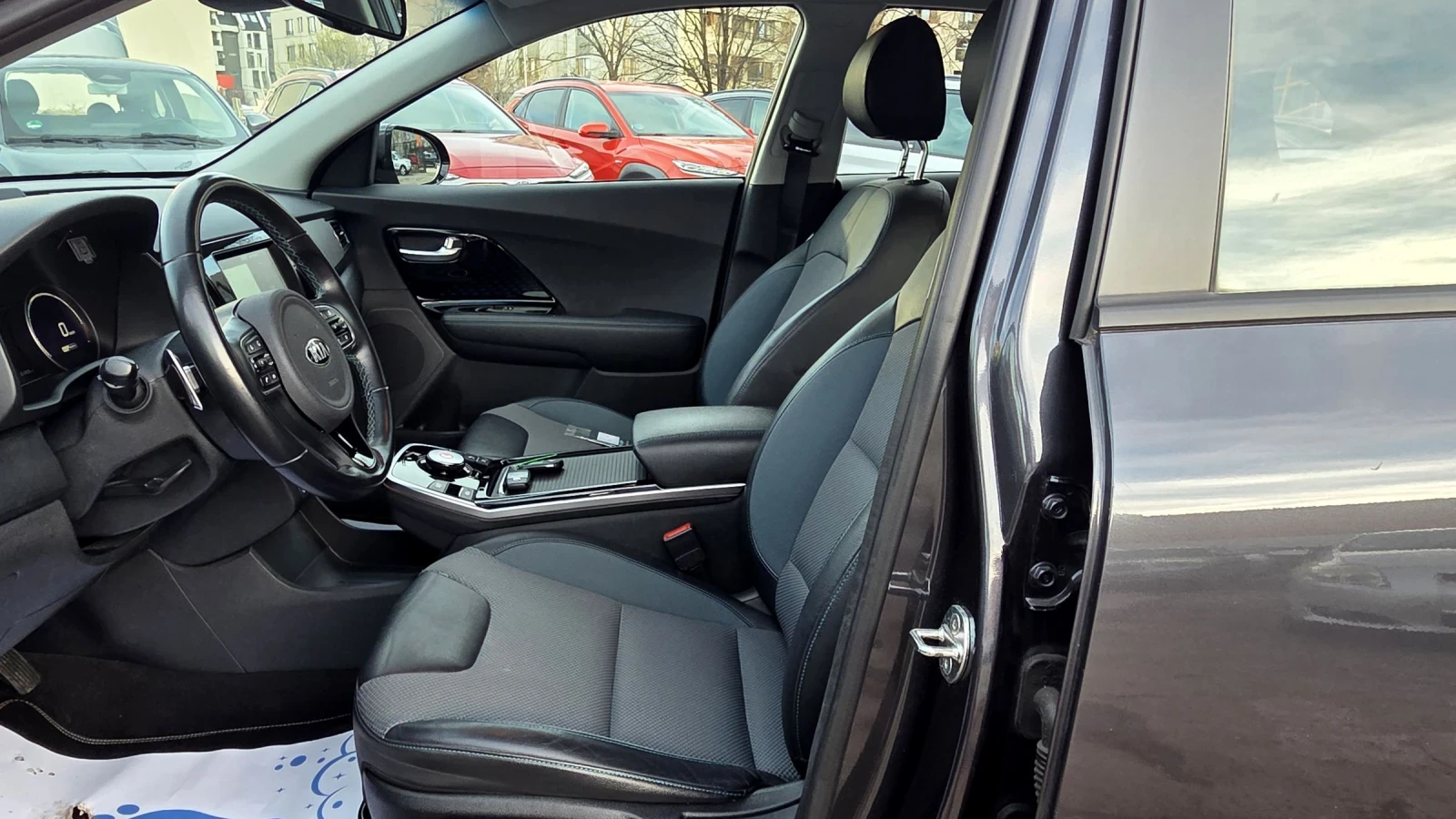 Kia Niro 64KWh/SOH100%, снимка 8 - Автомобили и джипове - 54115132