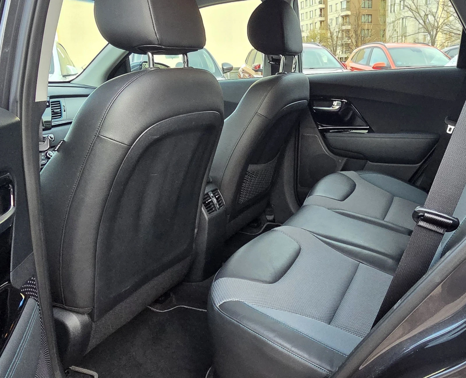 Kia Niro 64KWh/SOH100%, снимка 9 - Автомобили и джипове - 54115132