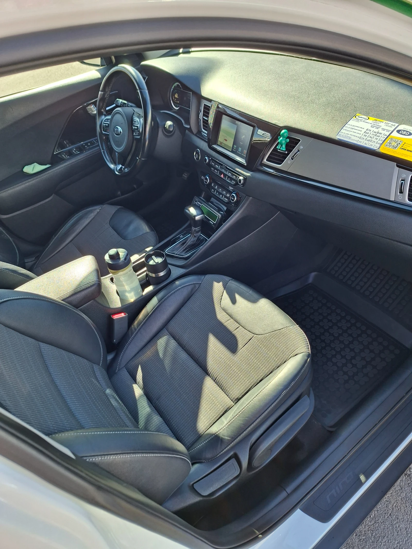 Kia Niro Hybrid , снимка 14 - Автомобили и джипове - 54385083
