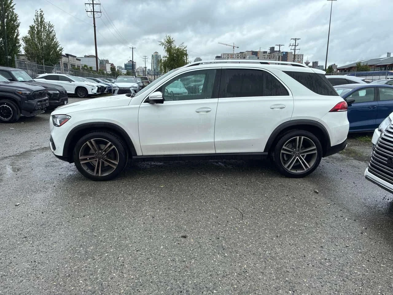 Mercedes-Benz GLE 350 BURMESTER * PANO * KEYLESS *  ПОДГРЕВИ * CARFAX, снимка 17 - Автомобили и джипове - 55074060