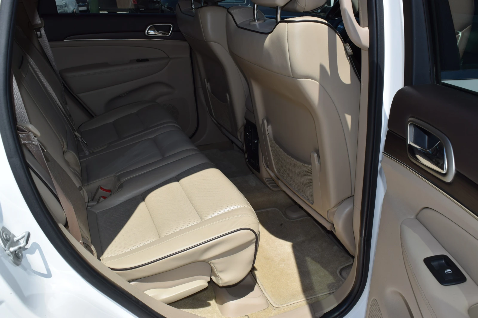 Jeep Grand cherokee 3.0CRDI* FULL* Euro6B, снимка 12 - Автомобили и джипове - 55463236