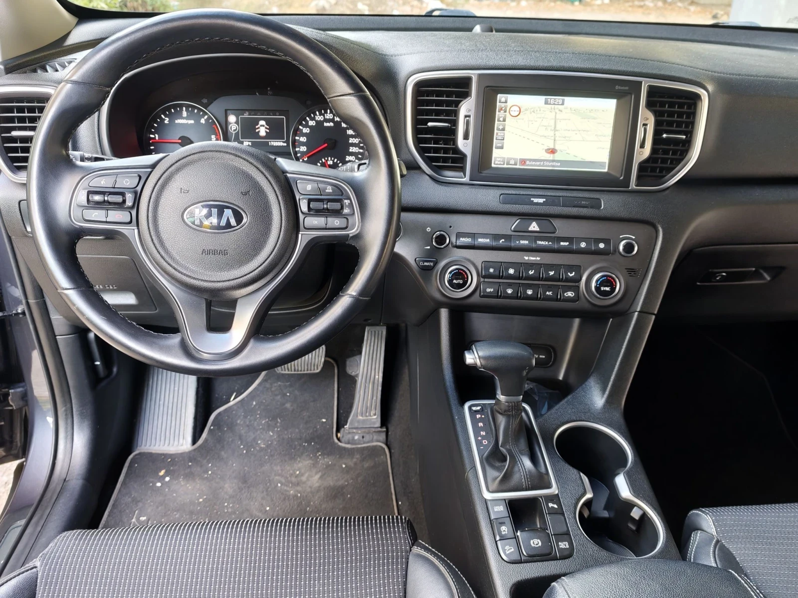 Kia Sportage, снимка 8 - Автомобили и джипове - 55712214
