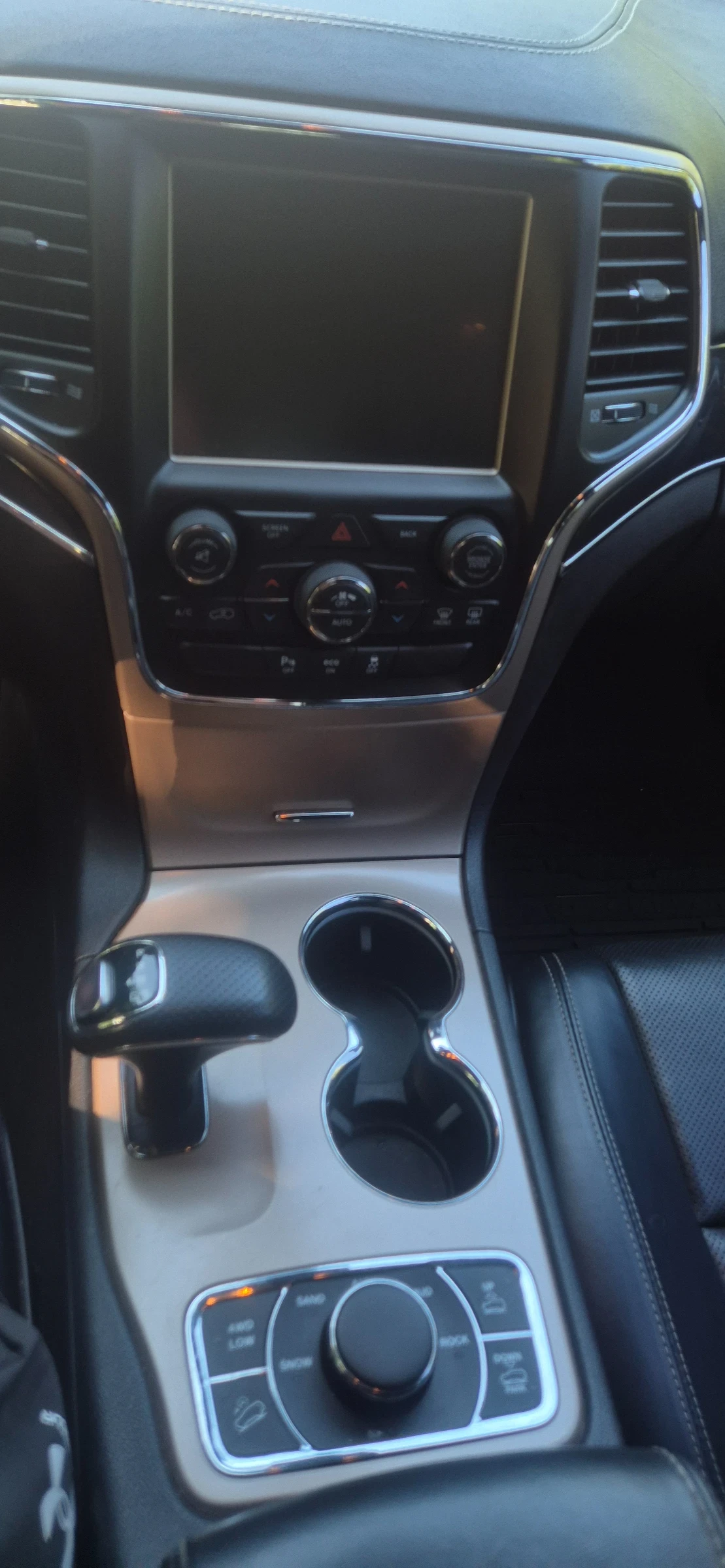 Jeep Grand cherokee 5.7/overland /gaz/top, снимка 12 - Автомобили и джипове - 55593477