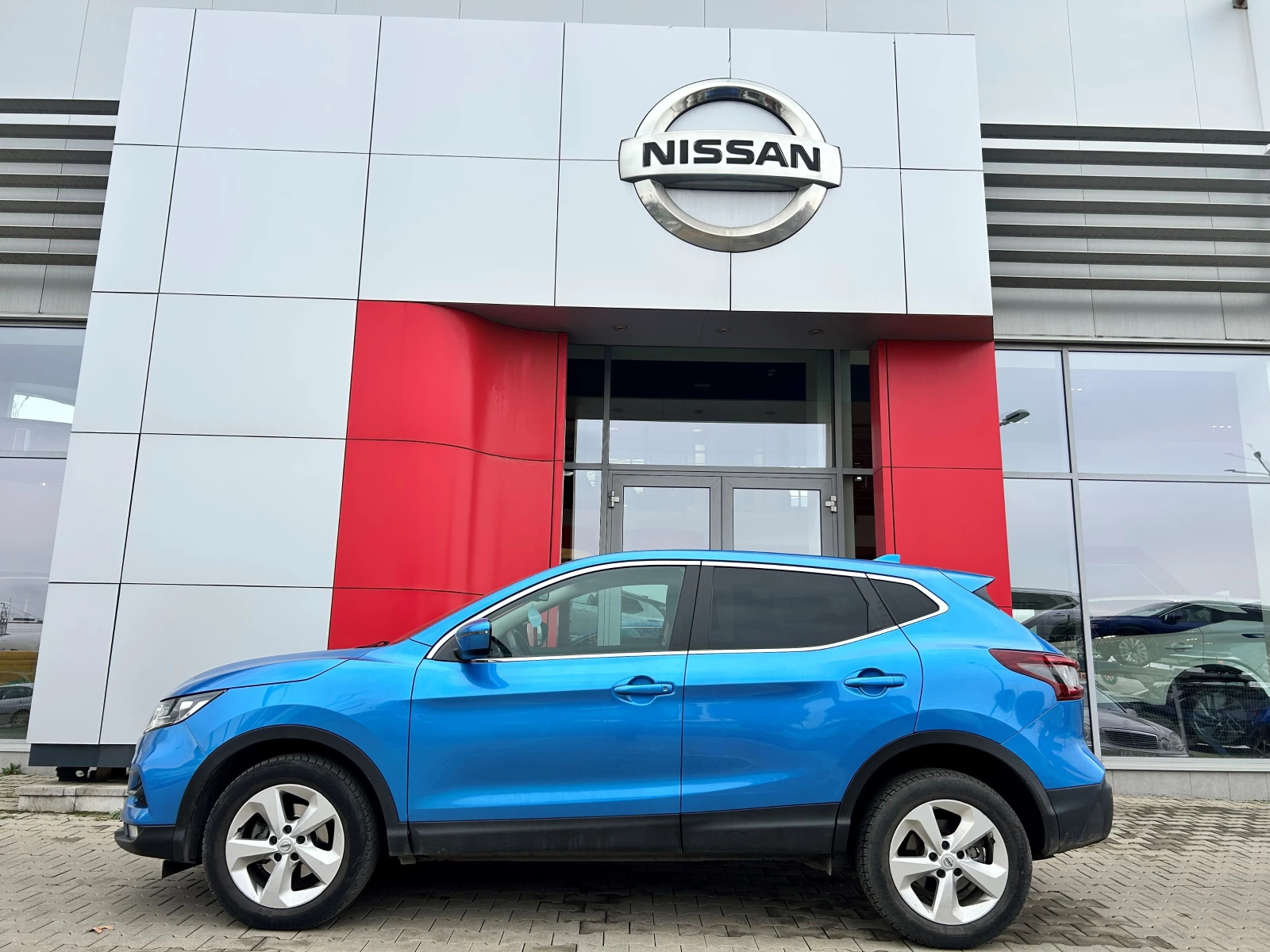 Nissan Qashqai 1.3 DIG-T Acenta A/T, снимка 2 - Автомобили и джипове - 55621340